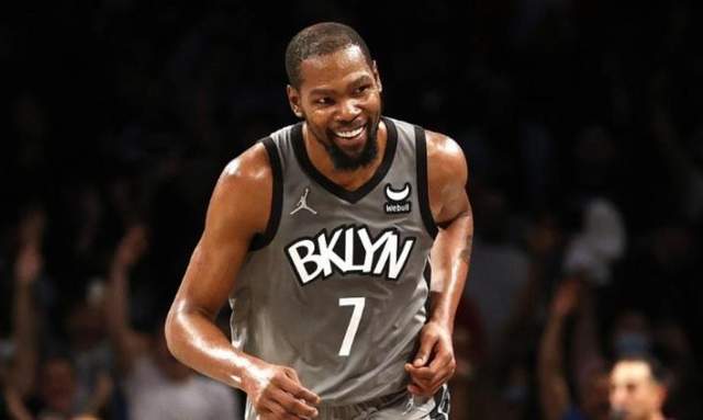  杜兰特关键球稳定军心篮网险胜76人