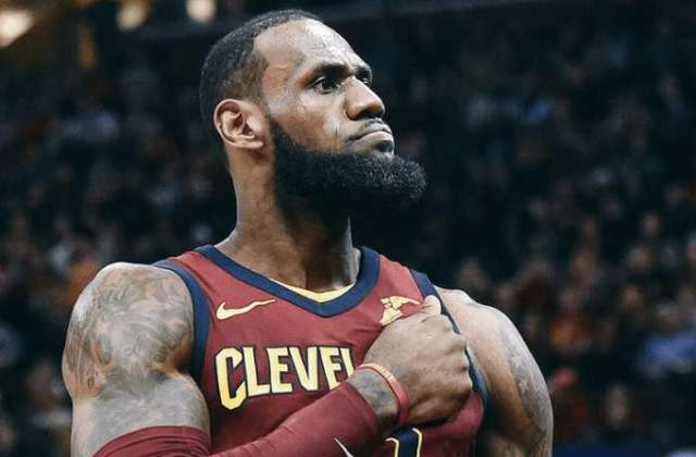 雷竞技官方网站-詹姆斯达成4万分里程碑创NBA历史第一